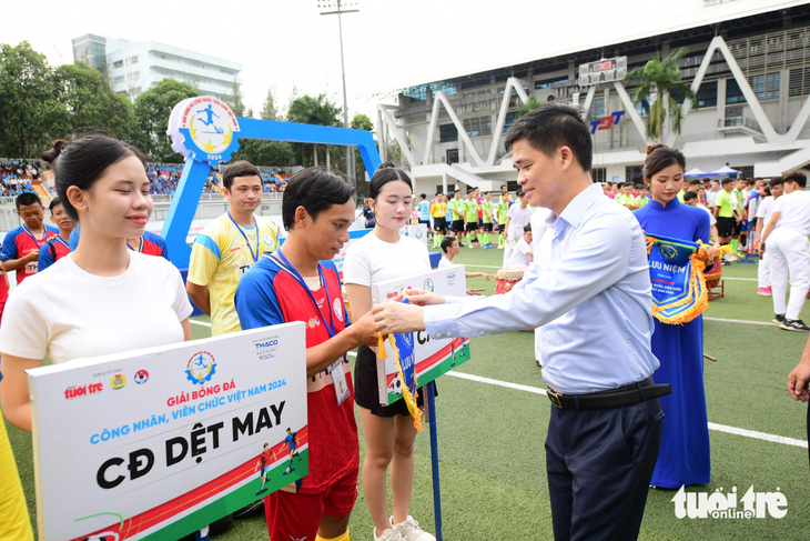 Sôi nổi khai mạc Giải Bóng đá công nhân, viên chức Việt Nam 2024 - Ảnh 2.